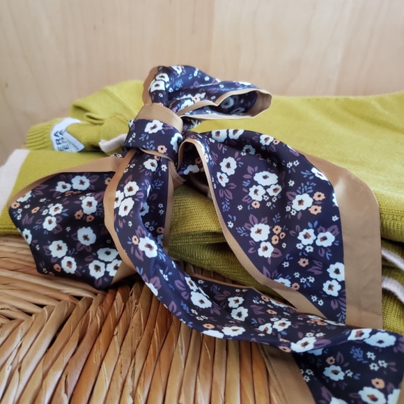 Retro Bow Sweater Size Medium NEW! - Picture 11 of 14